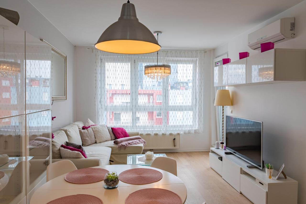 Flexible Selfcheckins 23 - Zagreb - Garage - Electric Vehicle Ccharger - Loggia - New - Luxury Appartement Buitenkant foto
